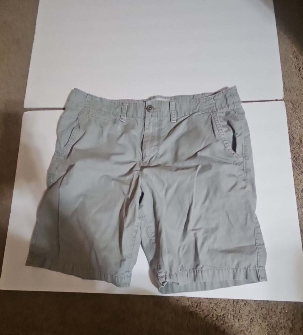 American Eagle Outfitters Prep Length Shorts Size 36 Gray Chino Cotton